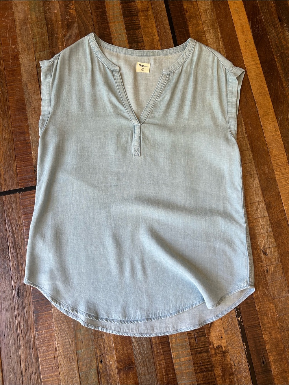 GAP 1969 Zen Neck Light Indigo Sleeveless V-Neck Women's Top